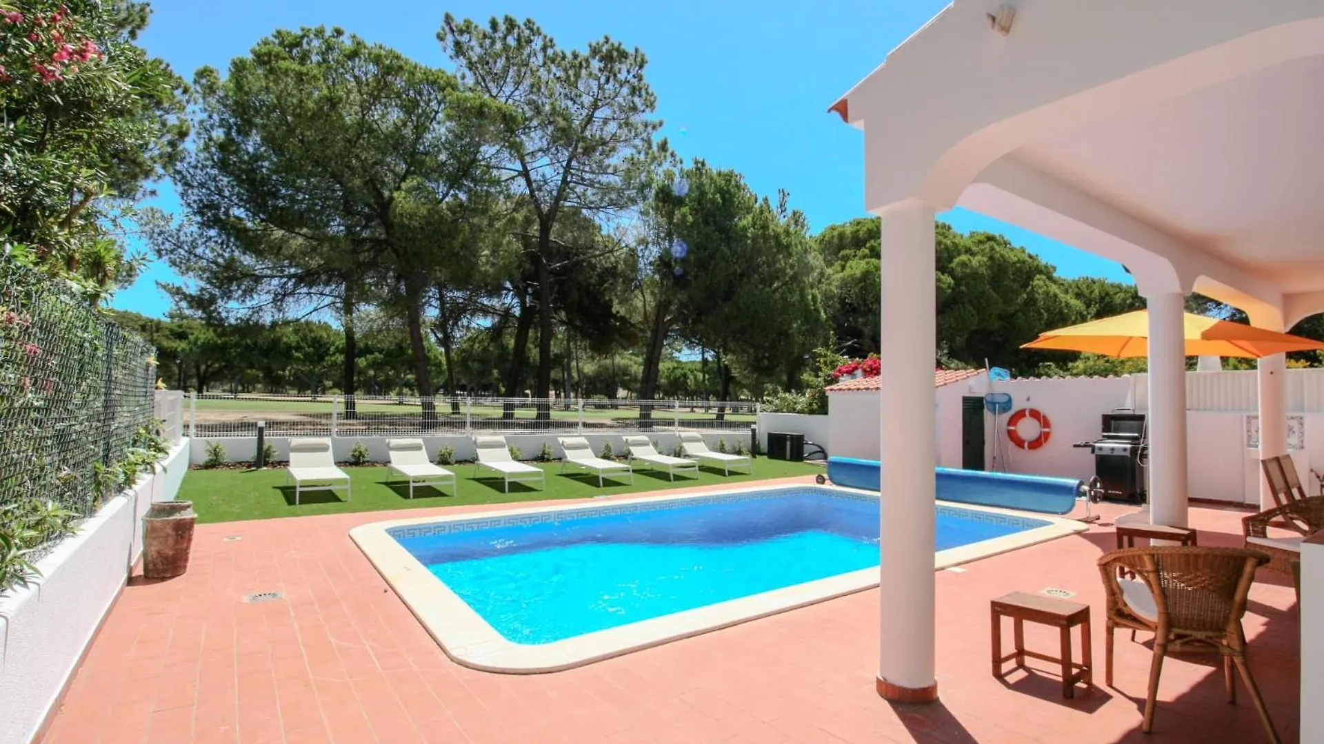 Flh Vilamoura Villa Cardona With Pool