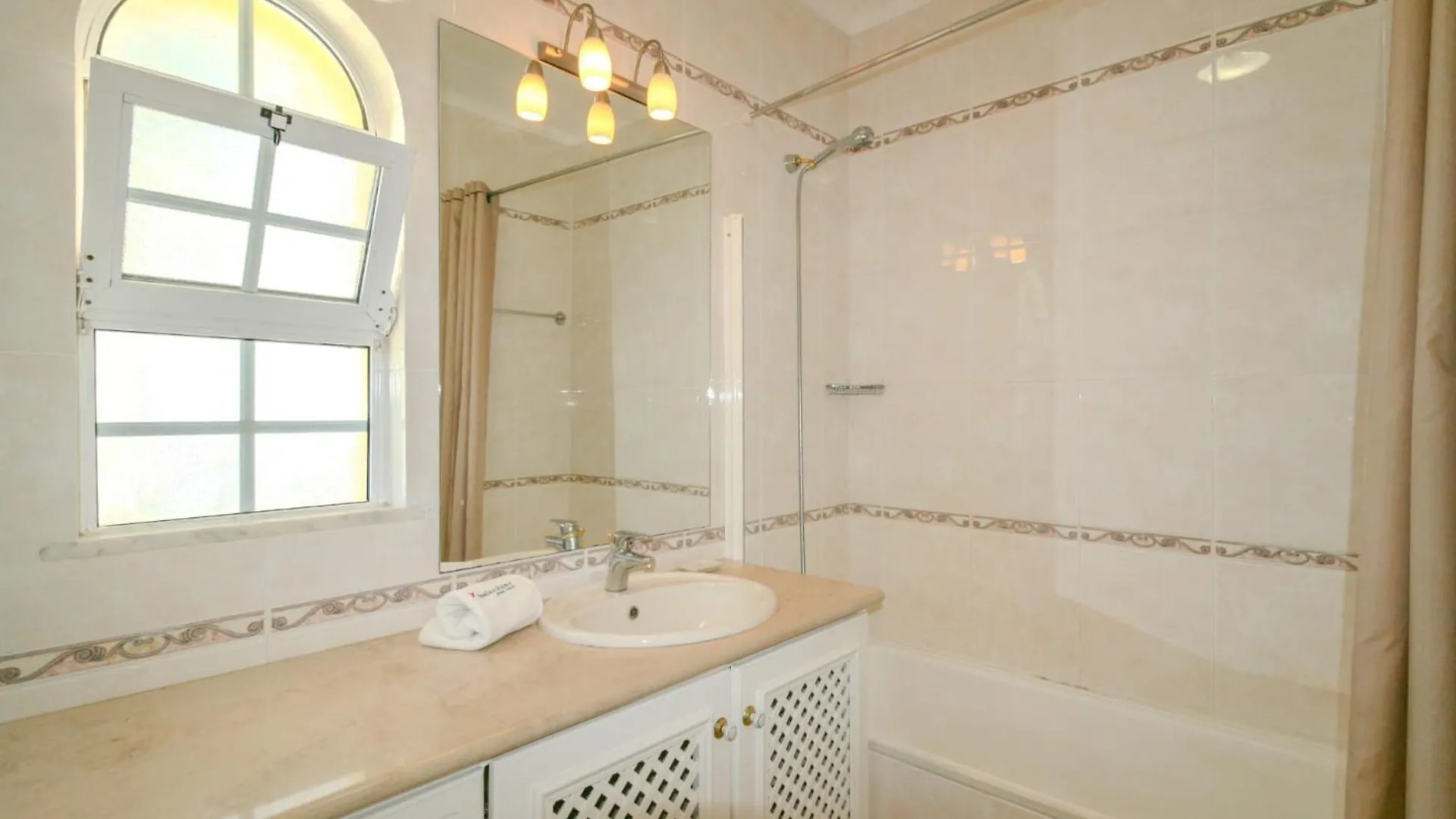 Flh Vilamoura Villa Cardona With Pool