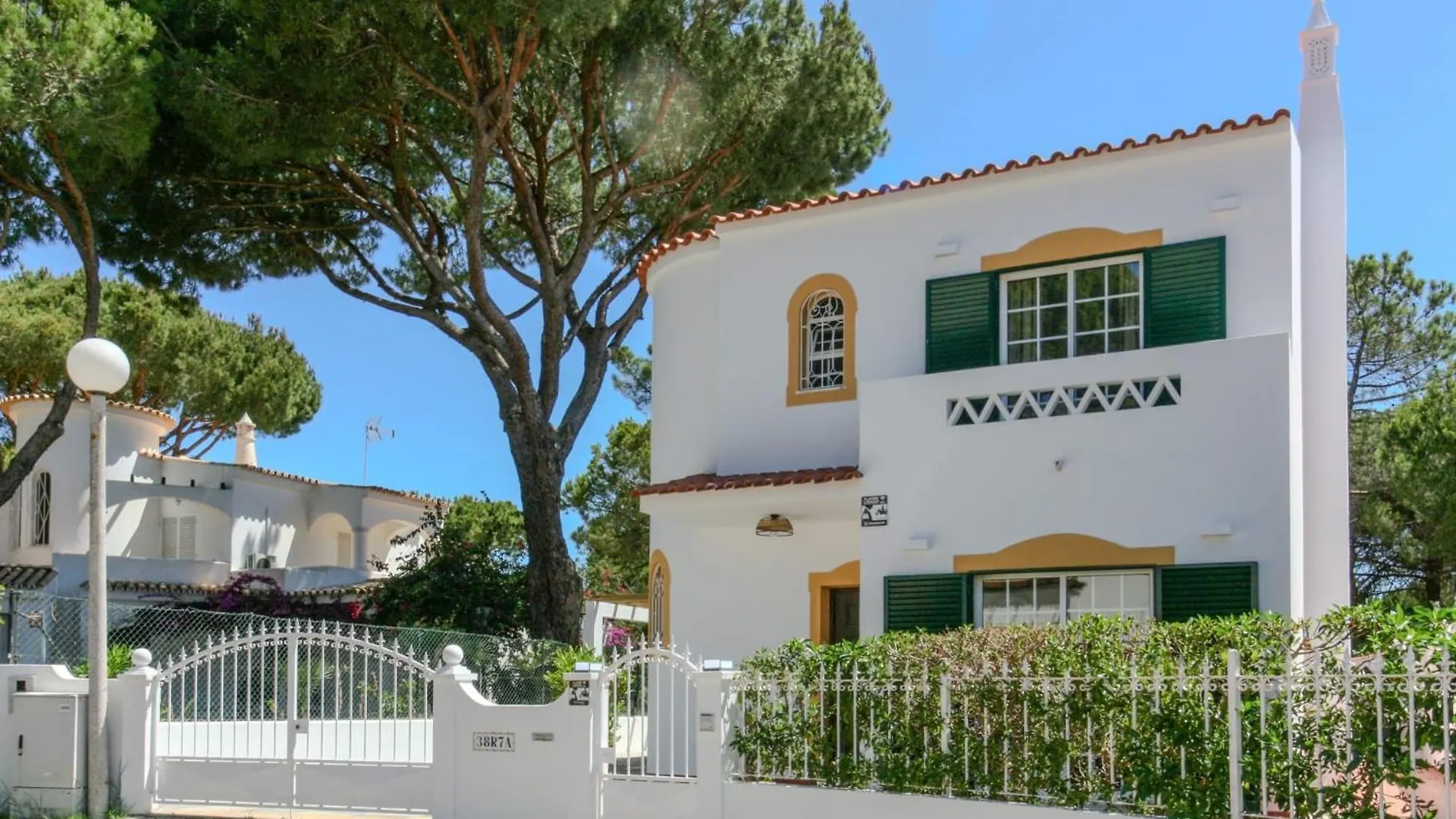 Flh Vilamoura Villa Cardona With Pool